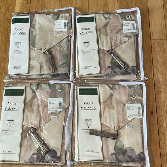BNIP (4) BNIP Croscill Classics Ascot Valance